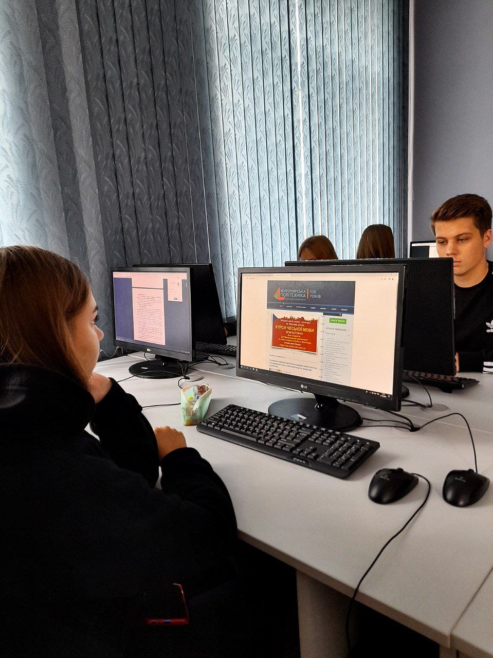 Підготовка наукових робіт та участь у Конкурсах студентських наукових робіт 