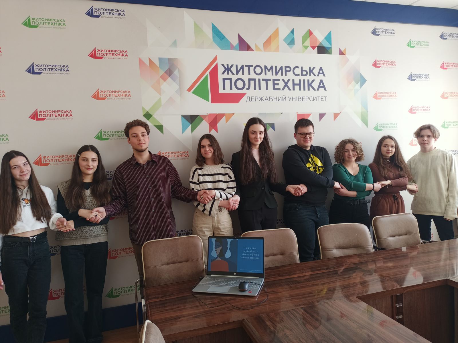 Про центр